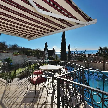 Lovely In Izola With Kitchen