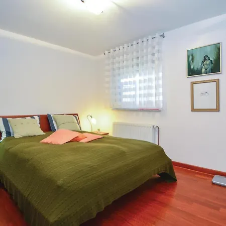 Lovely In Izola With Kitchen Hébergement de vacances *