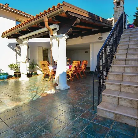 Lovely In Izola With Kitchen