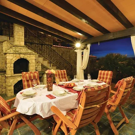 Lovely In Izola With Kitchen