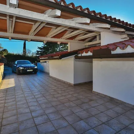 Lovely In Izola With Kitchen