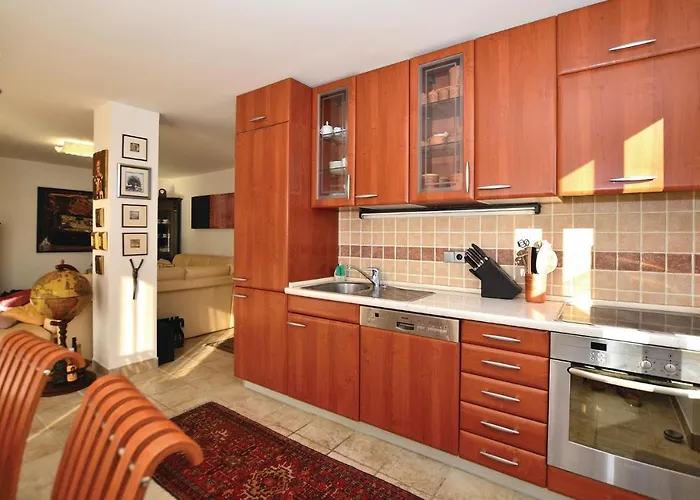 Lovely In With Kitchen בית נופש איזולה