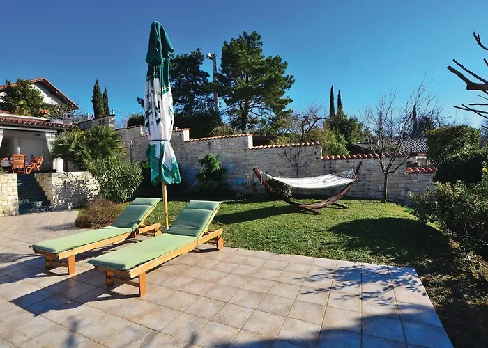 Lovely In With Kitchen בית נופש