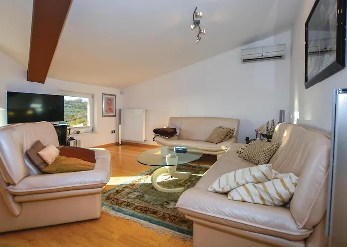 Lovely In With Kitchen בית נופש איזולה