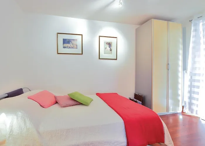 Lovely In With Kitchen בית נופש איזולה